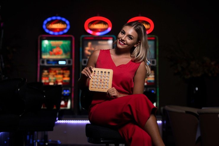 indoseven slot live-dealer studio with multi-camera setup and professional dealer